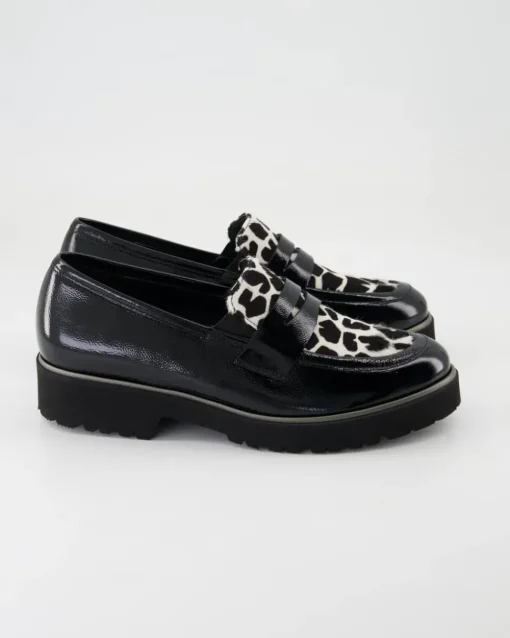 Elena Slipper in Schwarz
