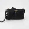 Latona Mini TRI Cprmnt Top Zip Umhängetasche in Schwarz
