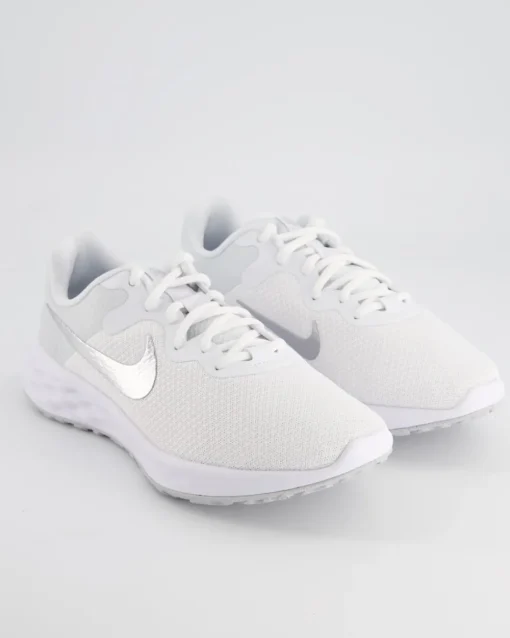 Revolution Sportschuhe in Weiß
