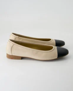 1551201 Ballerinas in Beige