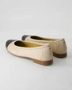 1551201 Ballerinas in Beige