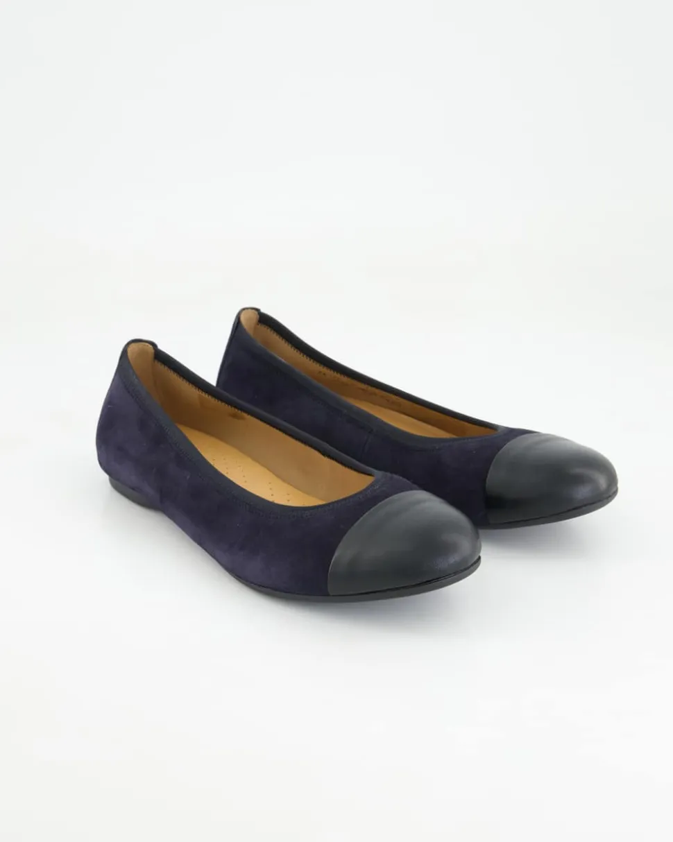 64.126.16 Ballerinas in Blau