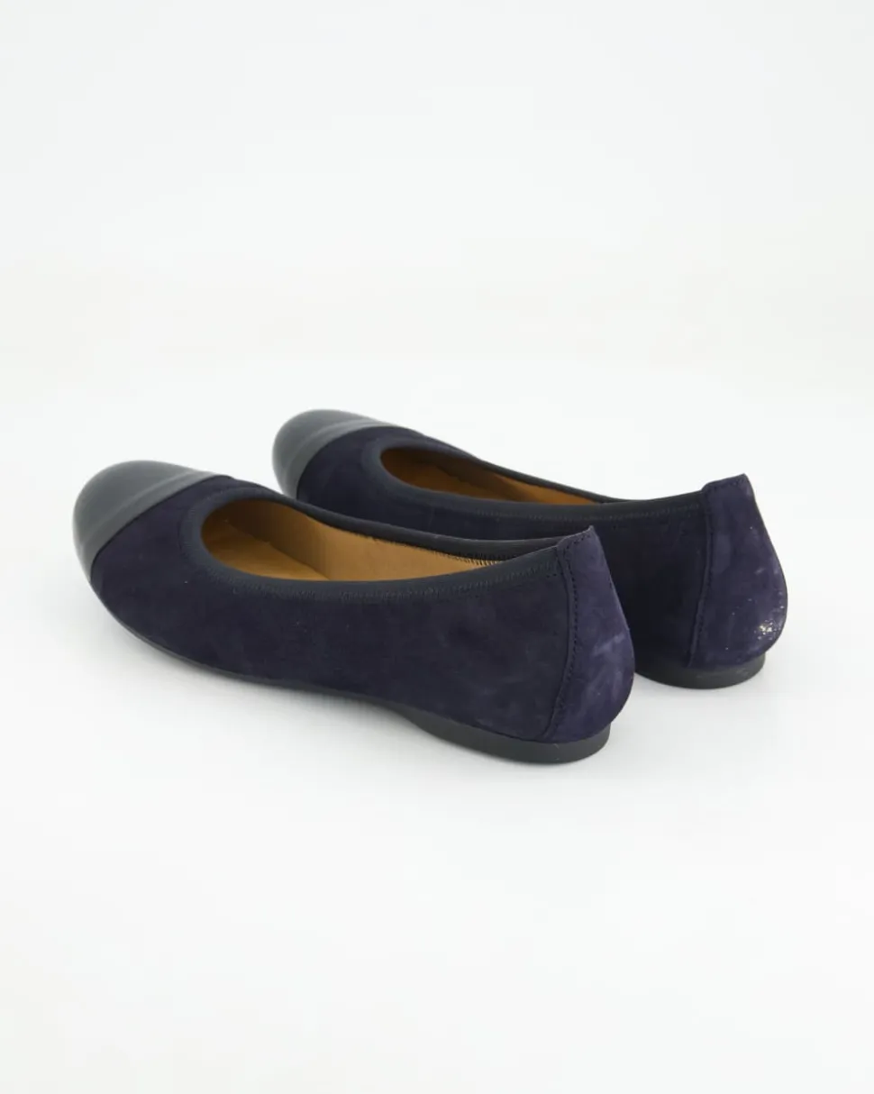 64.126.16 Ballerinas in Blau