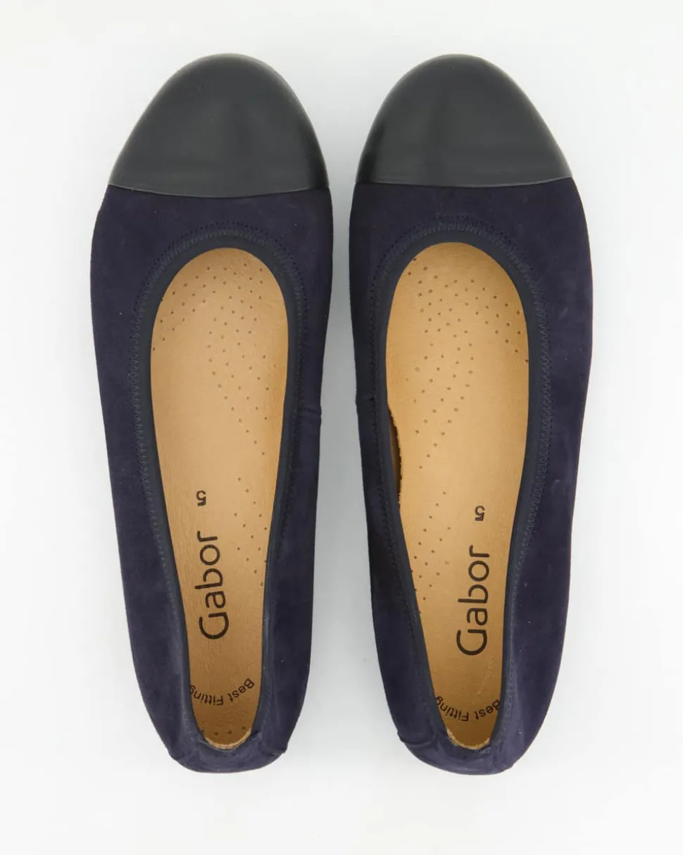 64.126.16 Ballerinas in Blau