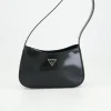Arnela Top Zip Shoulder Bag Handtasche in Schwarz
