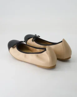 Auto Ballerinas in Beige