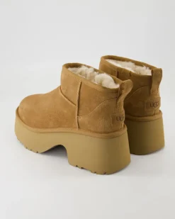Classic Ultra Mini New High Stiefeletten in Beige