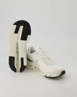 Cloudnova Form Sportschuhe in Weiß