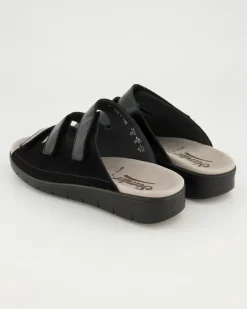 Dunja Pantoletten in Schwarz