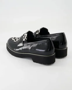 Elena Slipper in Schwarz