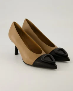 H132 Pumps in Beige