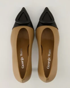 H132 Pumps in Beige