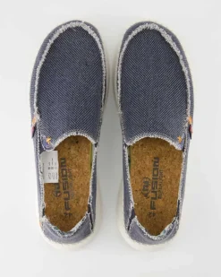John Slipper in Blau