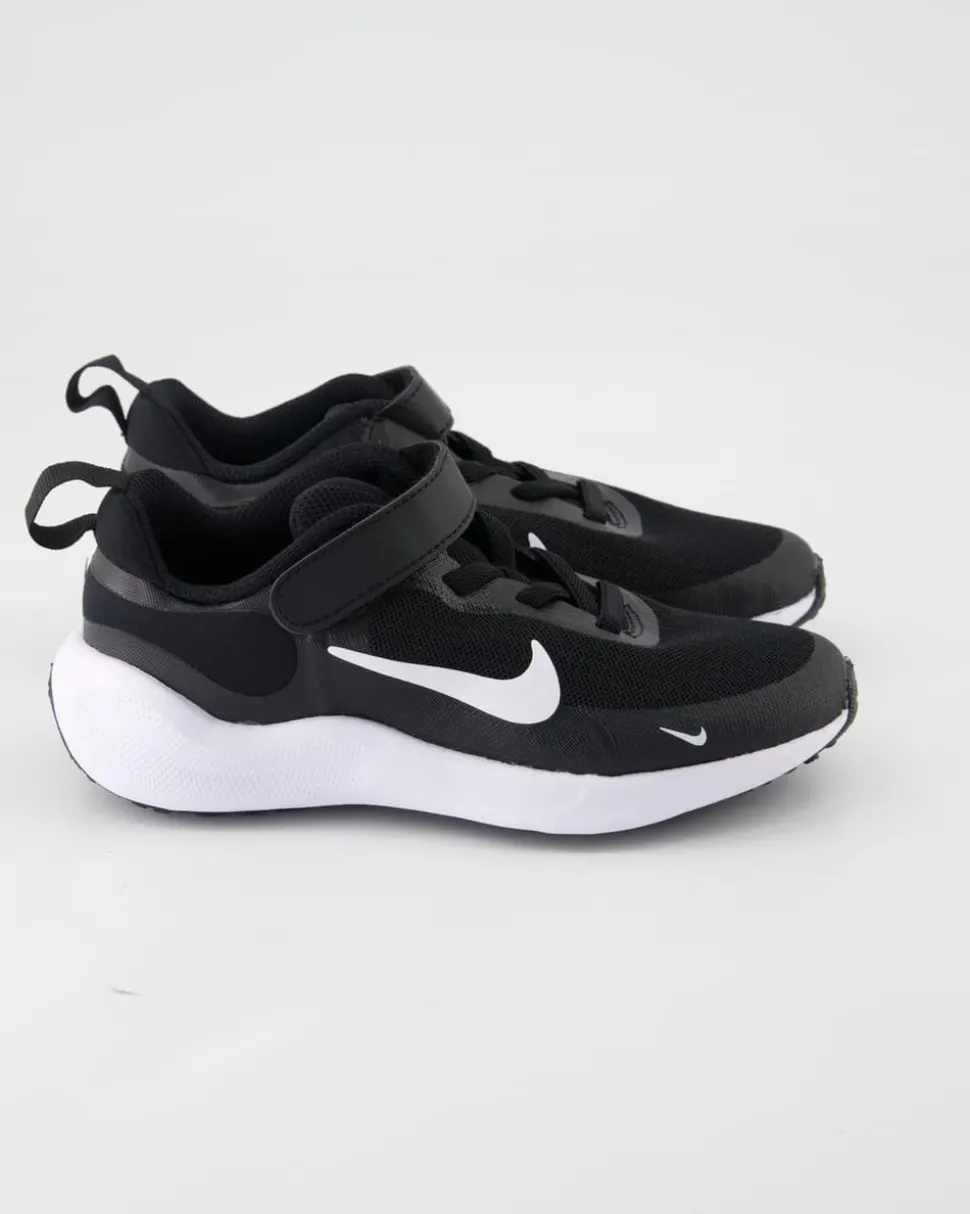Nike Revolution 7 Sneaker in Schwarz