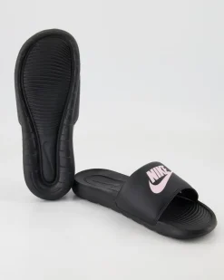 W Nike Victori Pantoletten in Schwarz