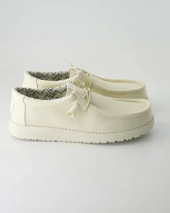 Wally Stretch Sneaker in Beige